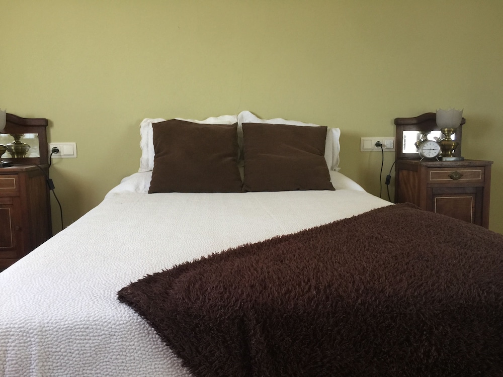 Deluxe Double Room, Private Bathroom - Photo 6