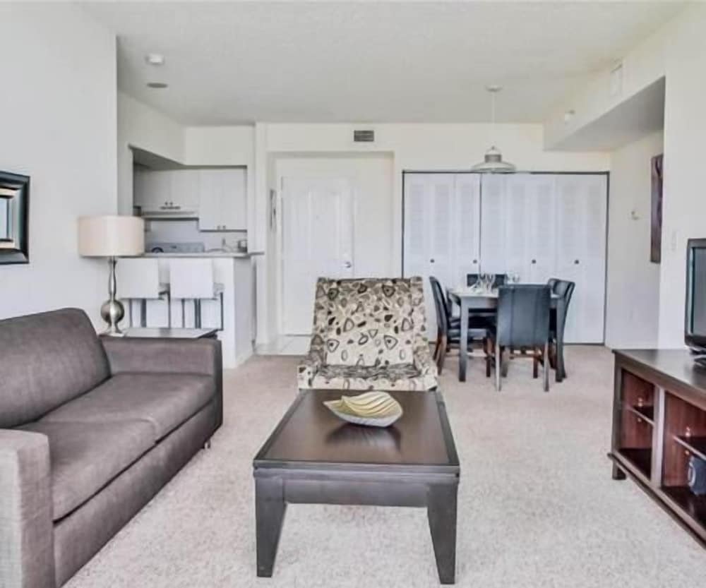 Luxury Apartment, 2 Bedrooms, Ocean View, Beachside photo 1