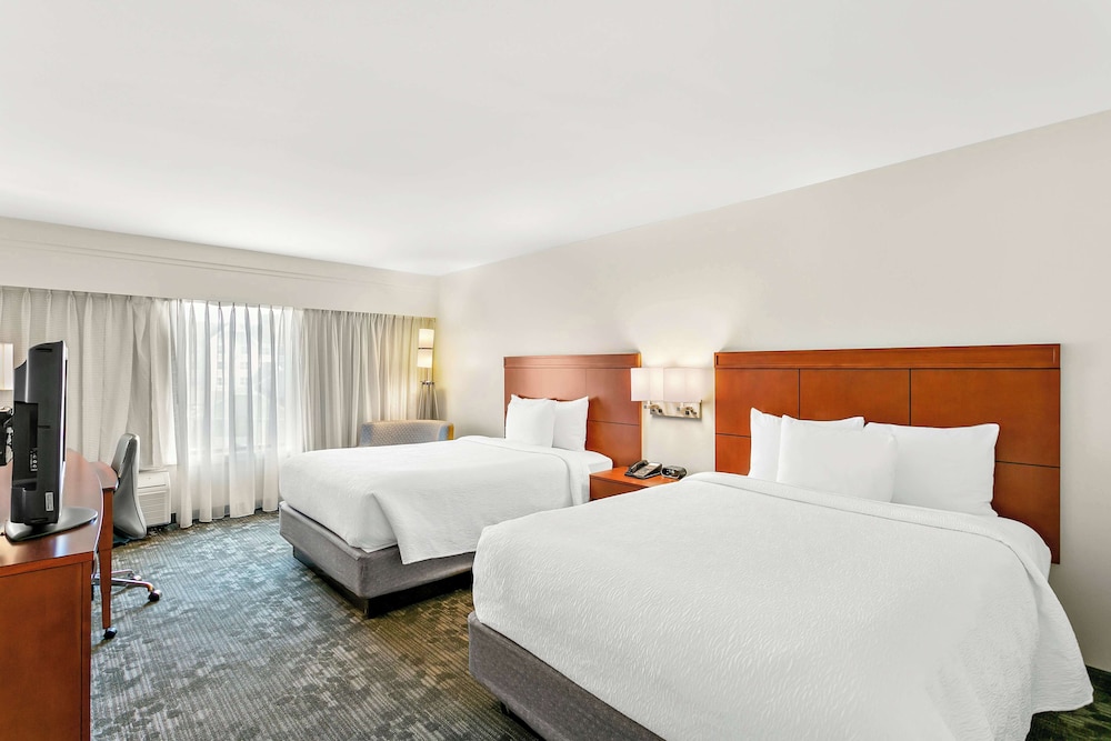 Deluxe Room, 2 Queen Beds - Photo 2