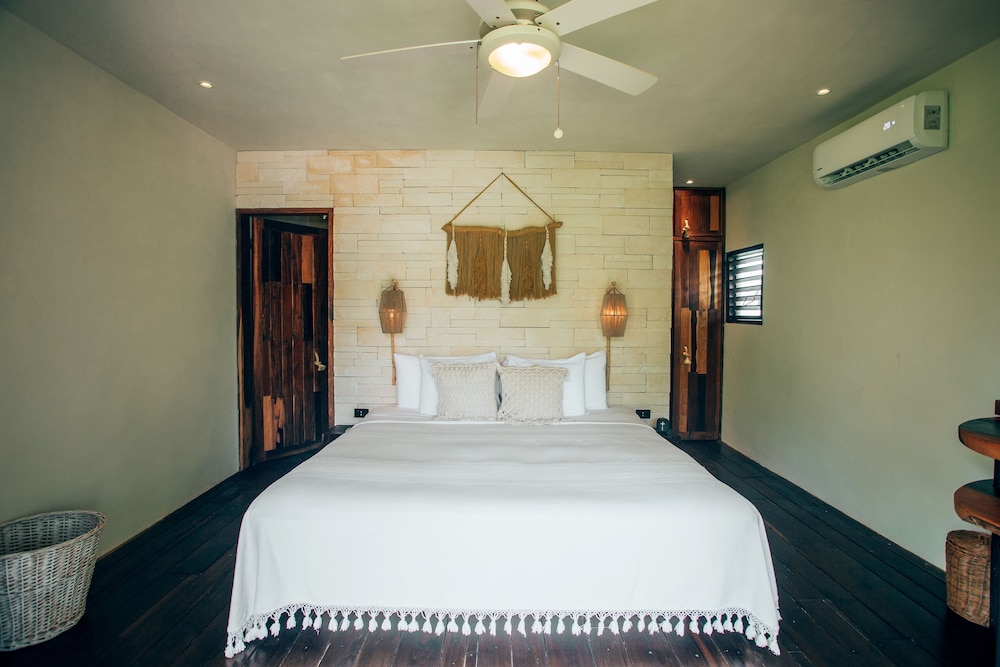 Standard Suite, Partial Sea View (Vanda Suite)