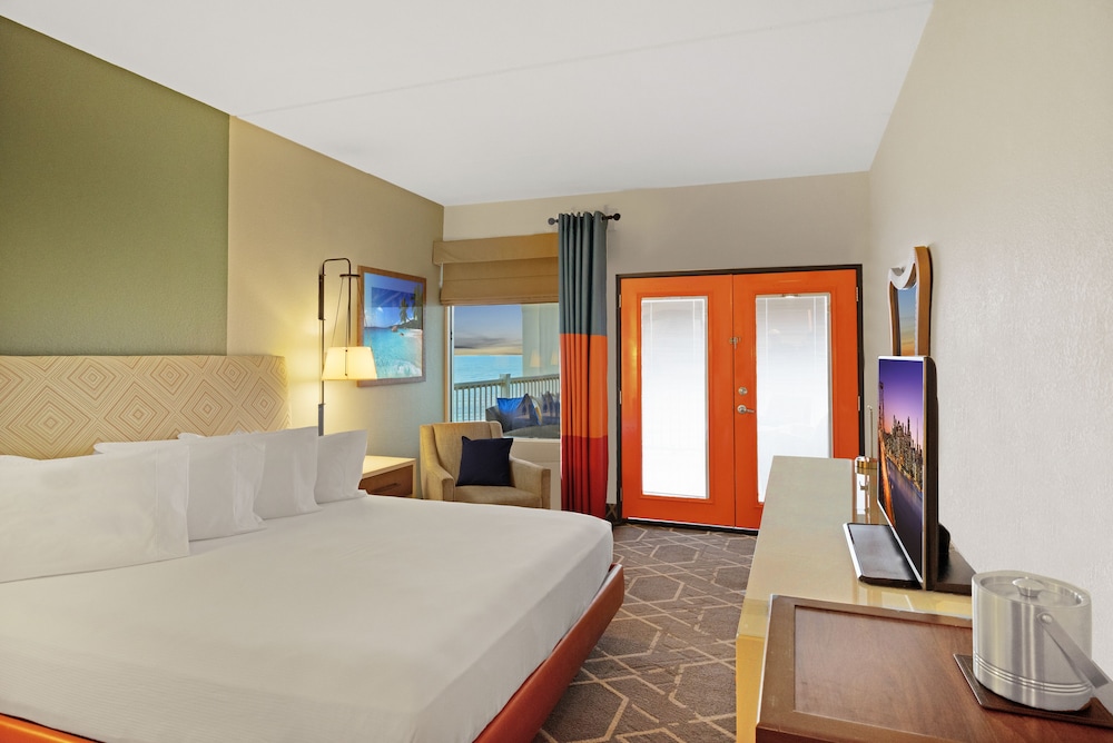 Room, 1 King Bed, Balcony - Photo 1