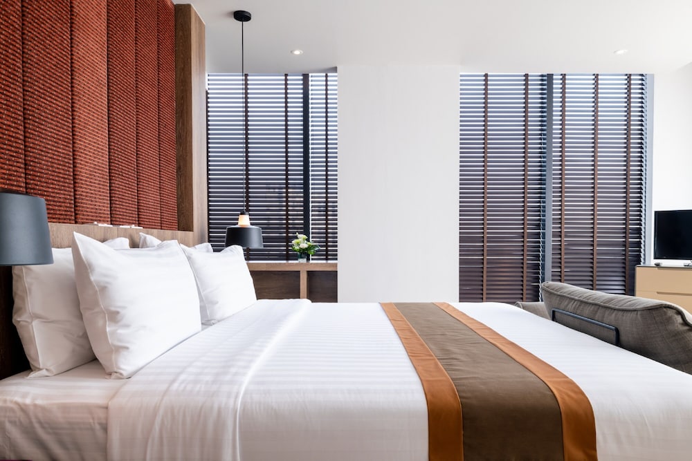 Deluxe Room, 1 King Bed (35 Square Metres) photo 3