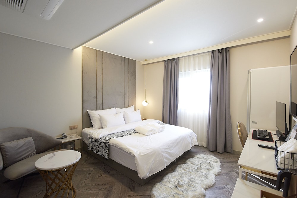 Standard Double Room - Photo 3