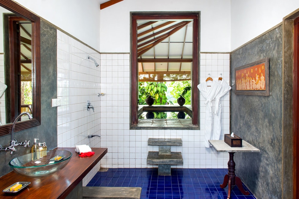 Pool Suite photo 2