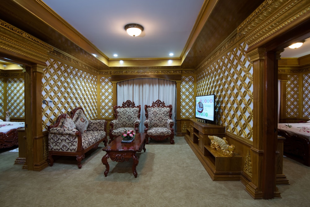 Royal Queen Room photo 3