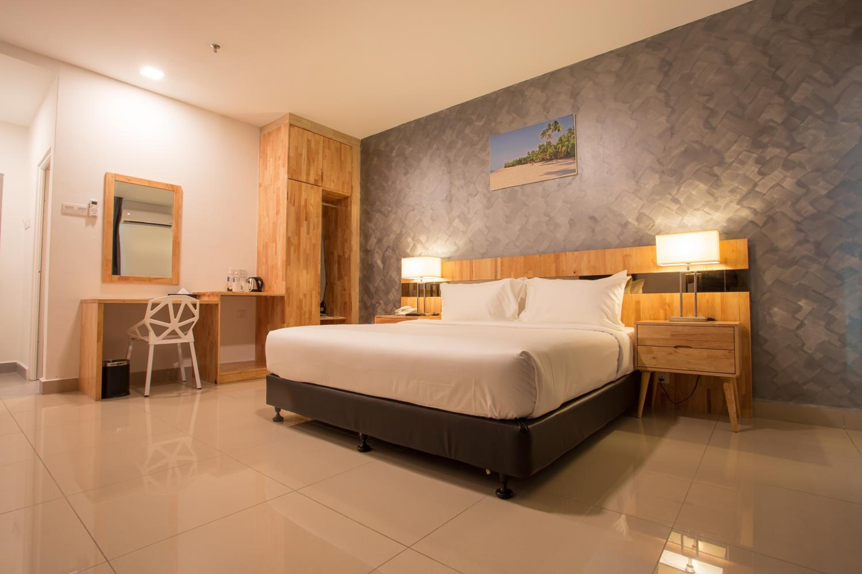 Deluxe King Room - Photo 4