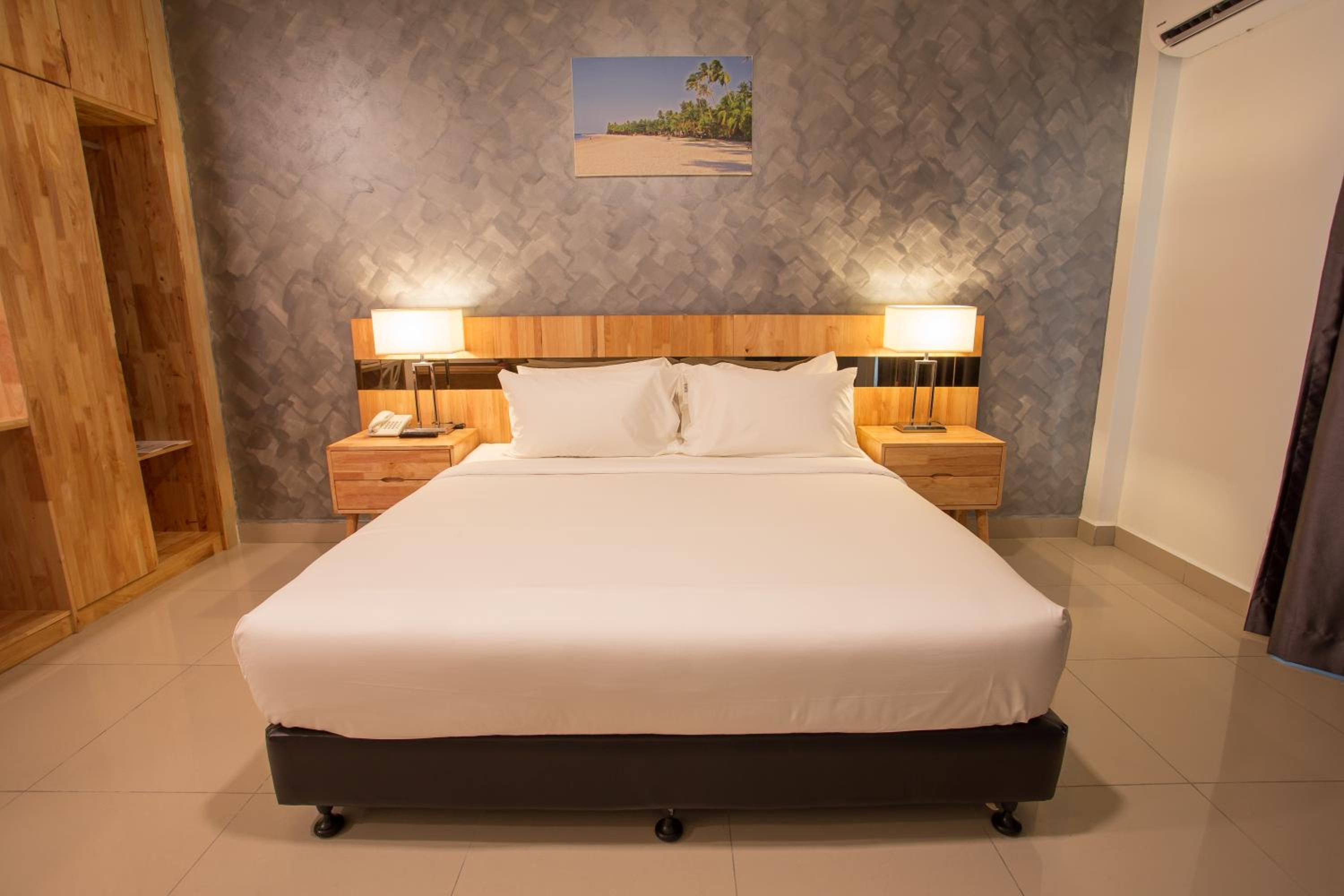 Deluxe King Room - Photo 1