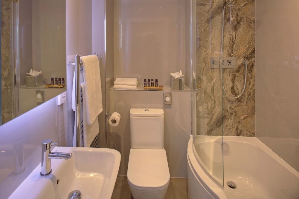 Classic Double Room, Ensuite - Photo 3