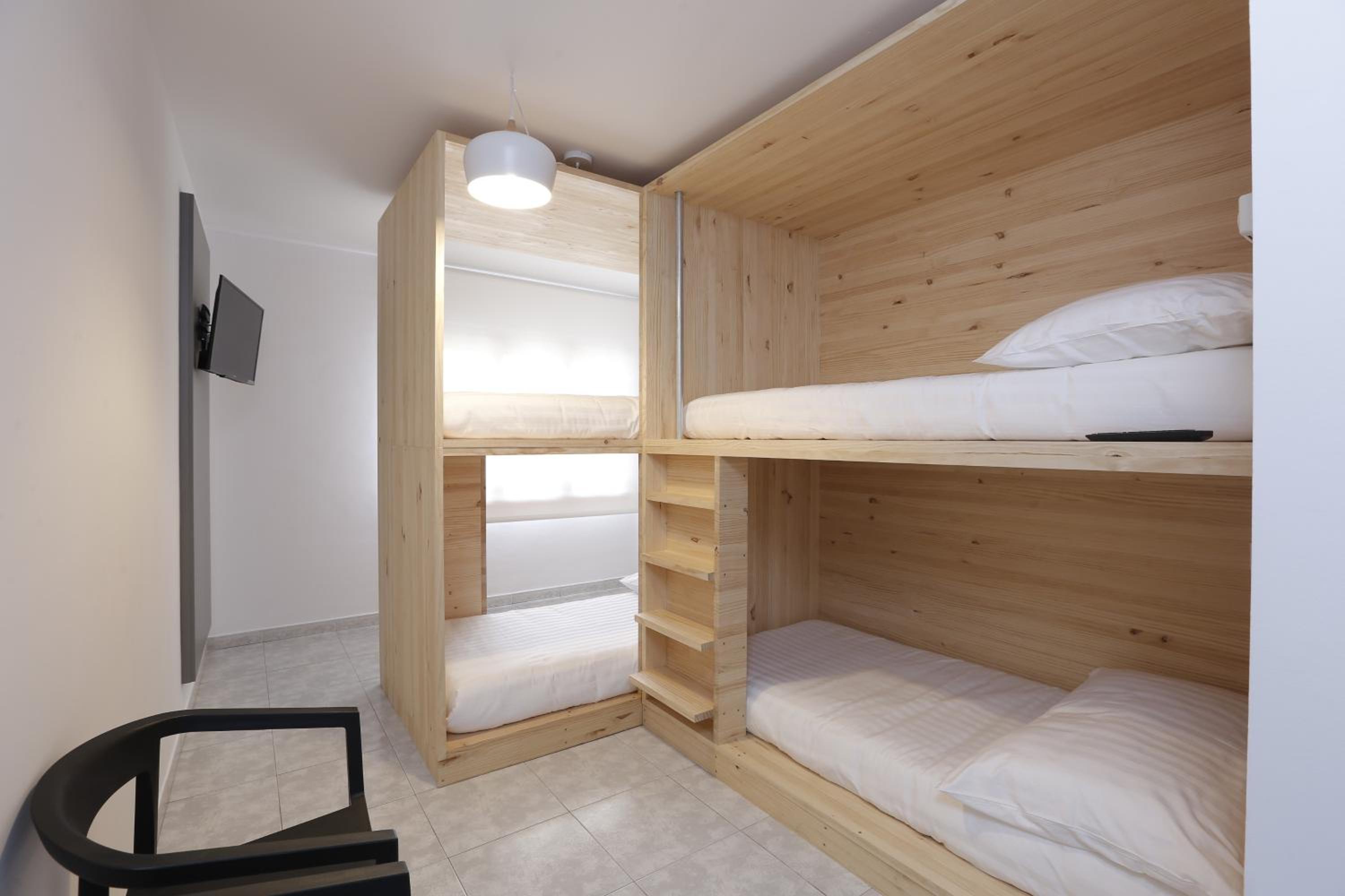 Quadruple Room with Private Bathroom