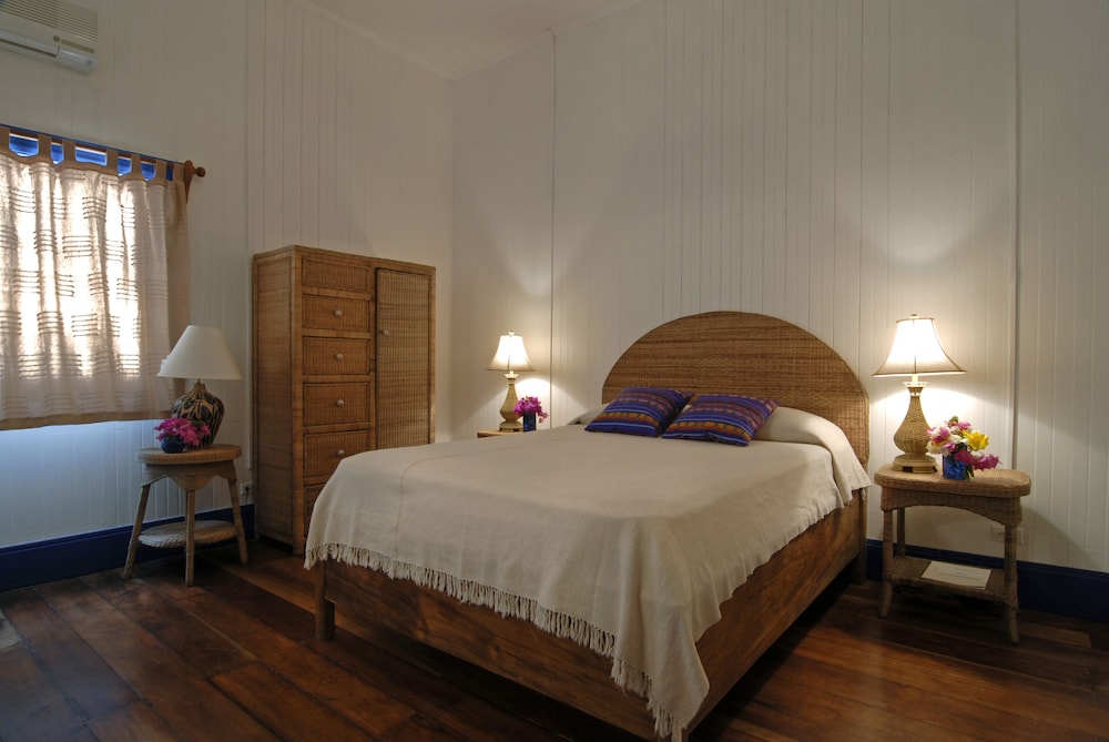 Standard Room, 1 Queen Bed photo 2