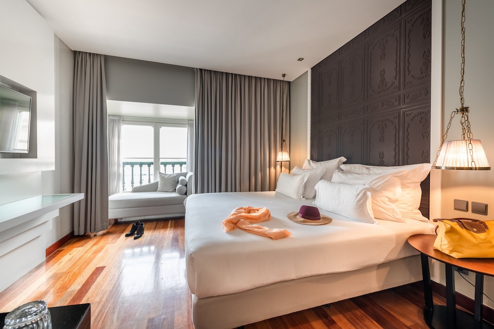 Premium Room (King Size Bed)