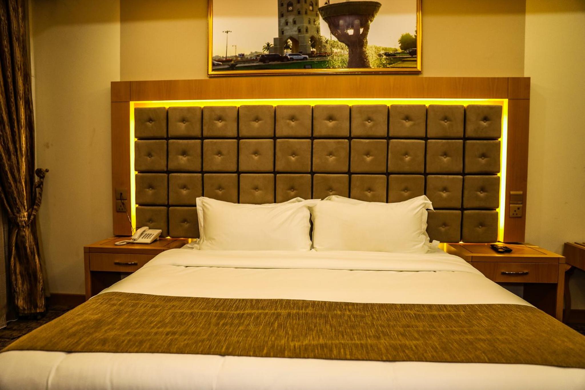 Executive Suite - Photo 5