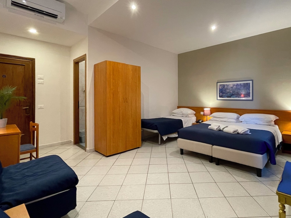 Classic Triple Room photo 1