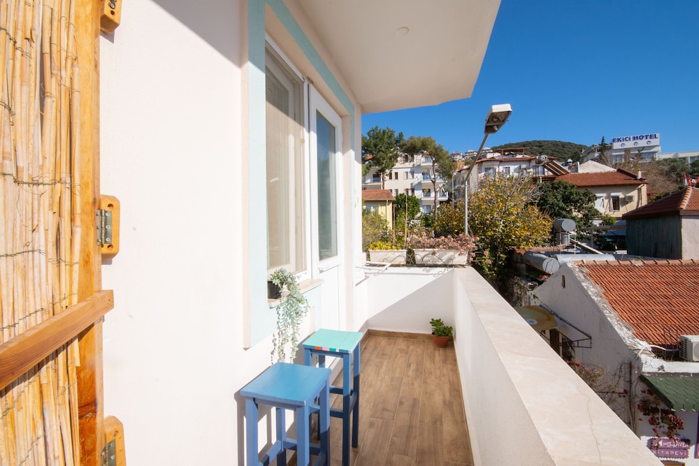 No 5 Concept Room with Sea View and Balcony - Photo 3