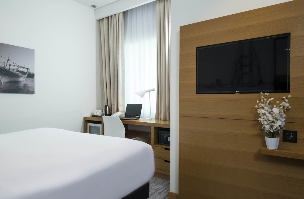 Superior Room, 1 King Bed, Sea View photo 1