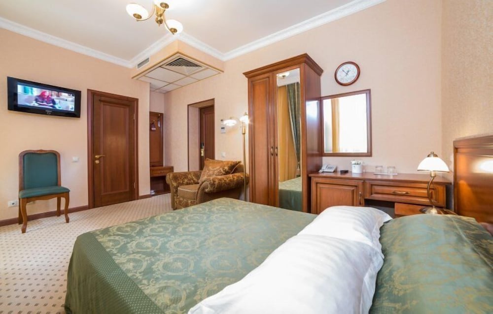 Superior Room, 1 King Bed photo 2