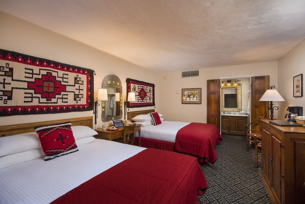 Traditional Room, 2 Queen Beds - Photo 3