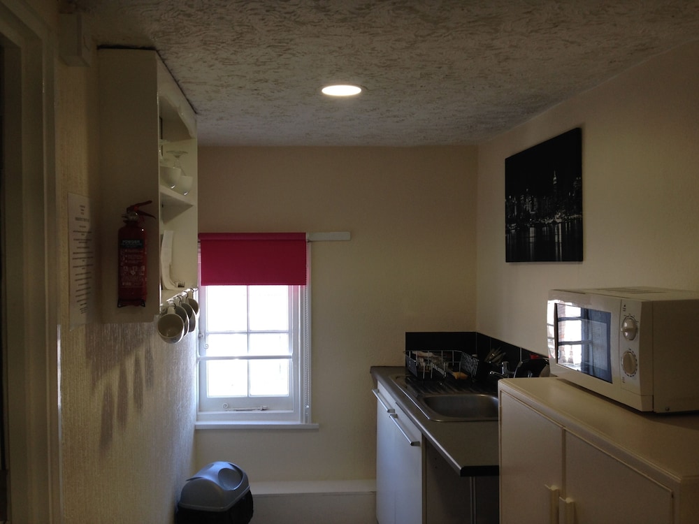 Economy Single Room, Private Bathroom (Red Room) photo 3
