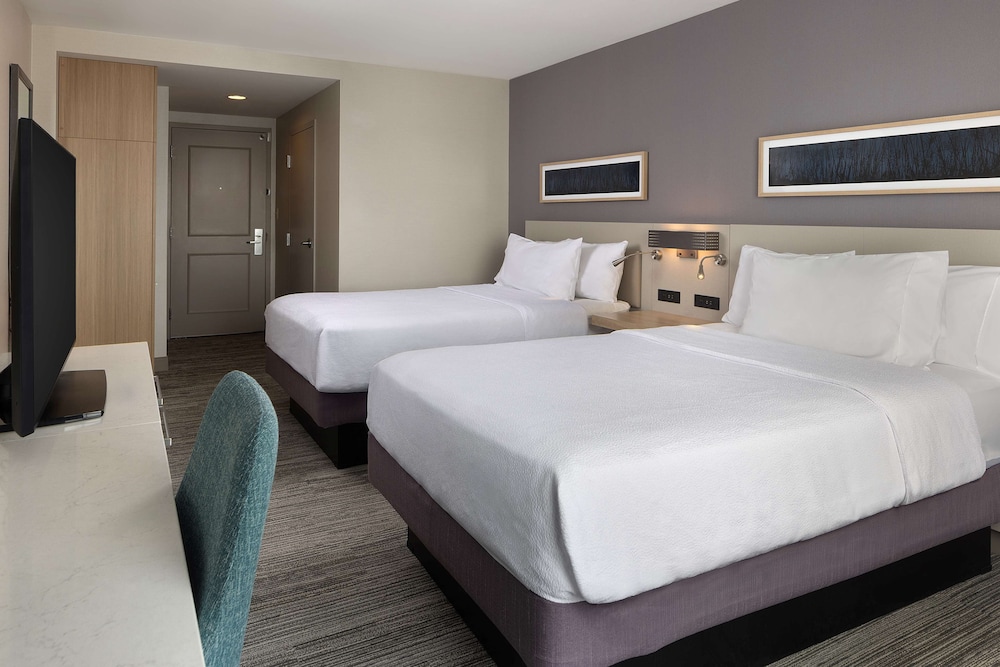 Room, 2 Queen Beds - Photo 7
