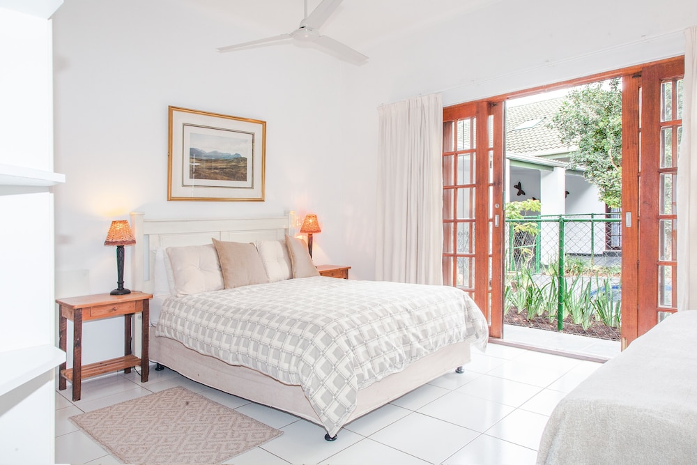 Family Room, 1 Bedroom (Double Bed + Single Bed/Bath + Shower) photo 2