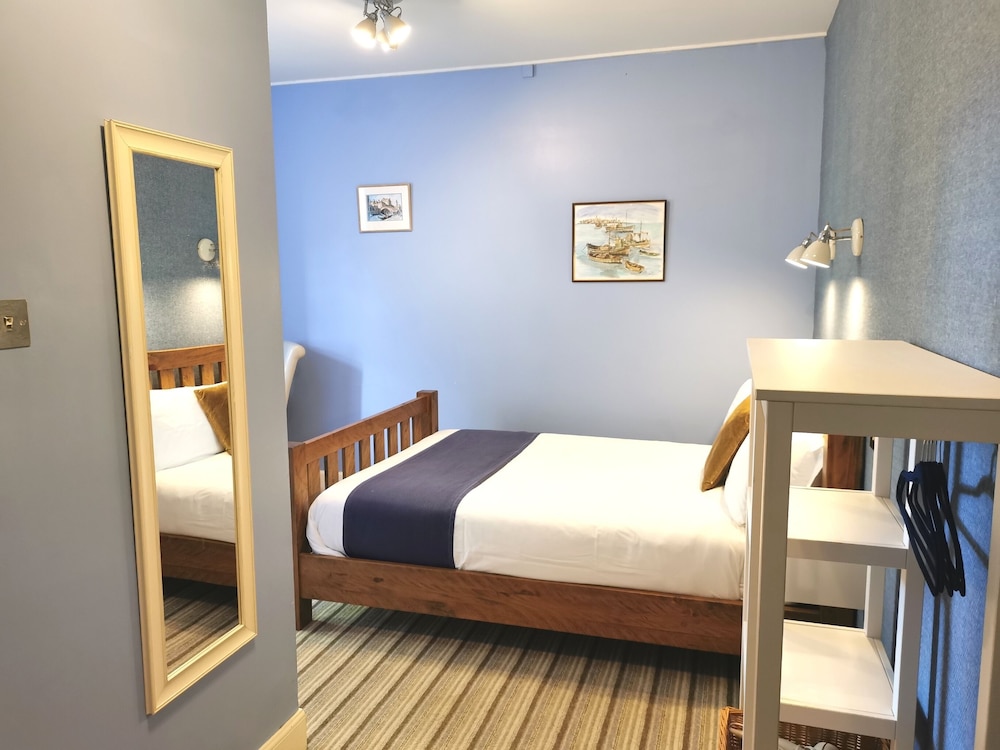 Standard Quadruple Room, Multiple Beds, Non Smoking, Ensuite (House Accessible Room 2-Gnd Floor) photo 2