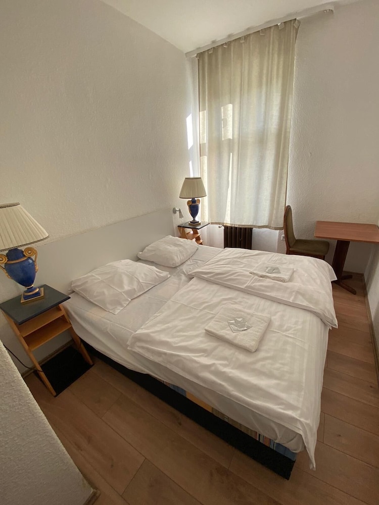 Economy Double or Twin Room photo 3