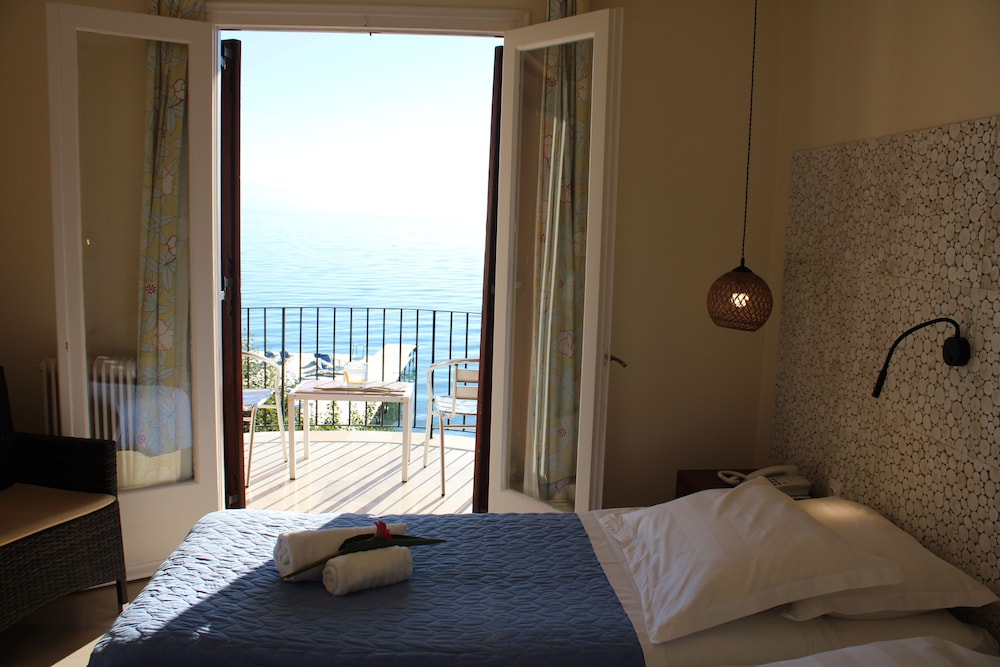 Double Room, Balcony, Sea View - Photo 8