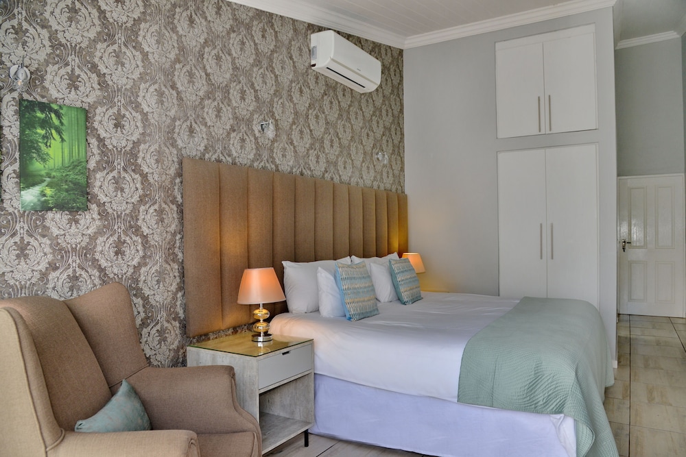 Luxury Room (Upstairs) - Photo 7