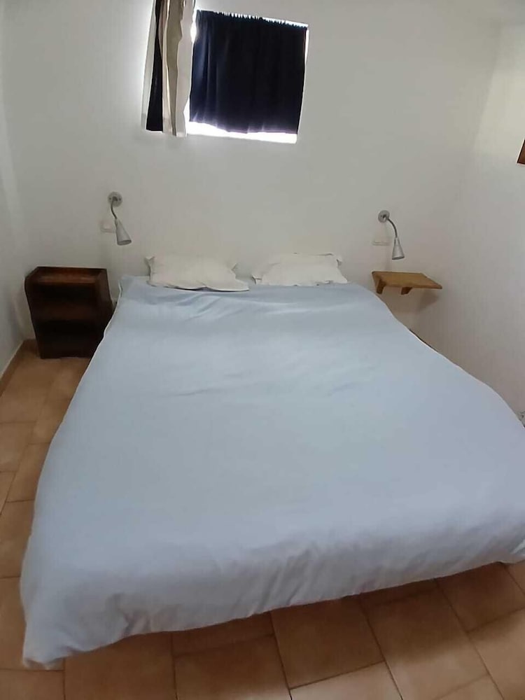 Apartment, 3 Bedrooms, Roll-in Shower, Mountain View