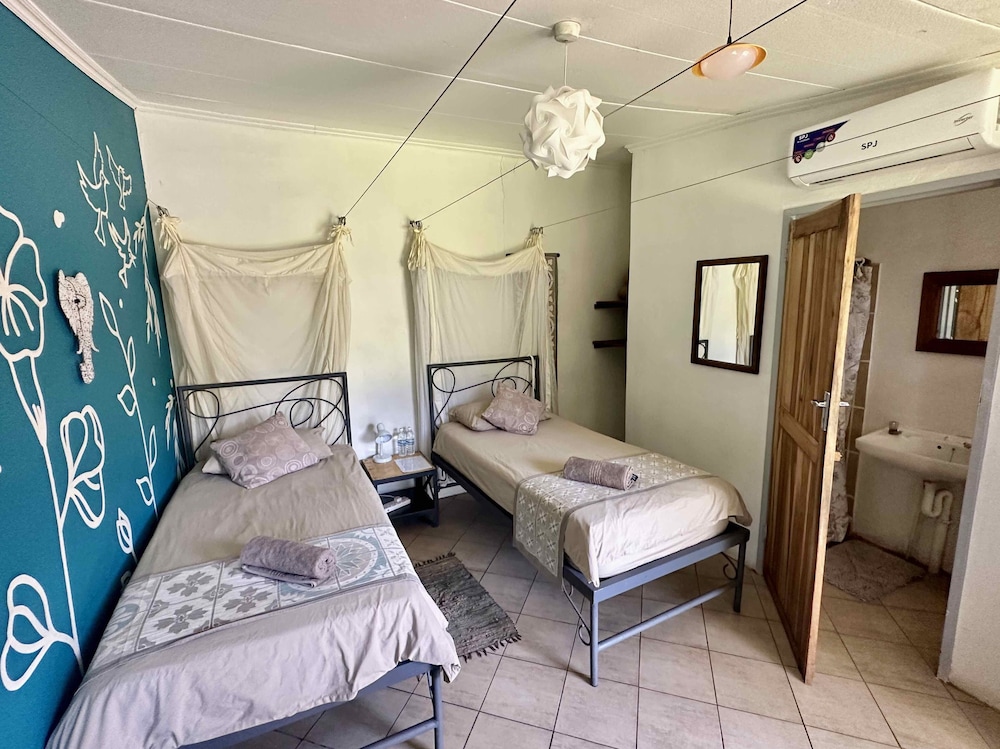 Standard Twin En-suite photo 1