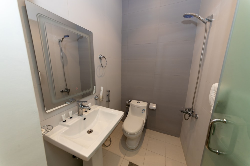 Deluxe Double Room - Photo 13