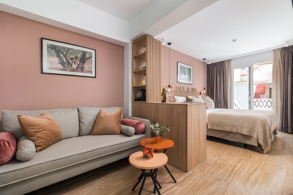 Luxury Studio Suite, Balcony, City View - Photo 1