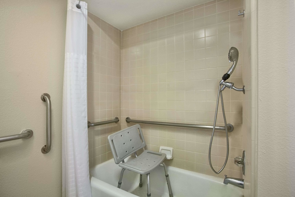 Room, 2 Double Beds, Non Smoking (Mobility) - Photo 5