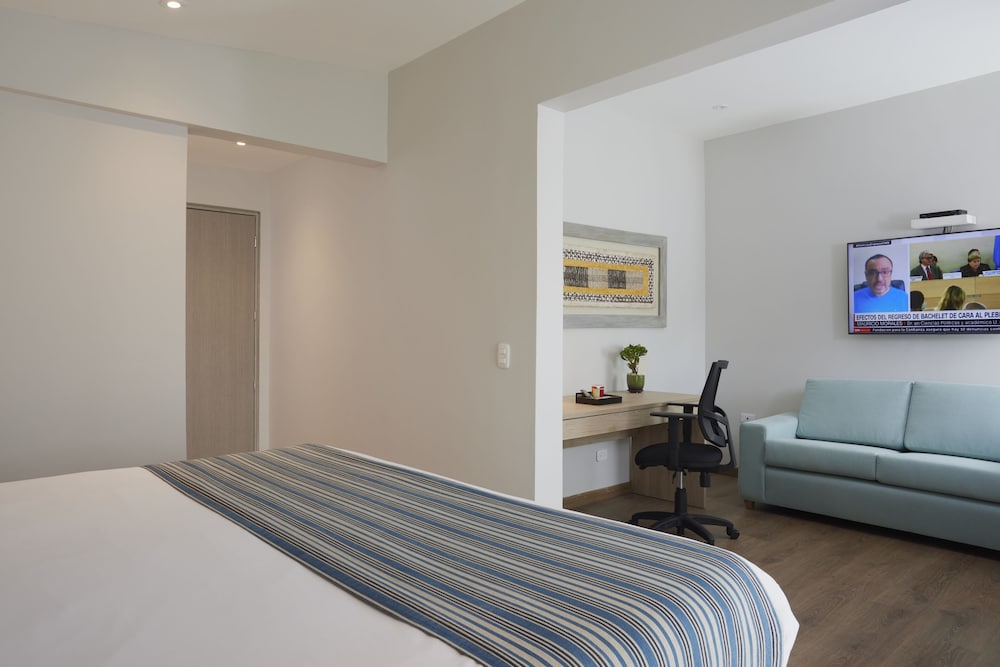 Superior Suite, 1 King Bed - Photo 6