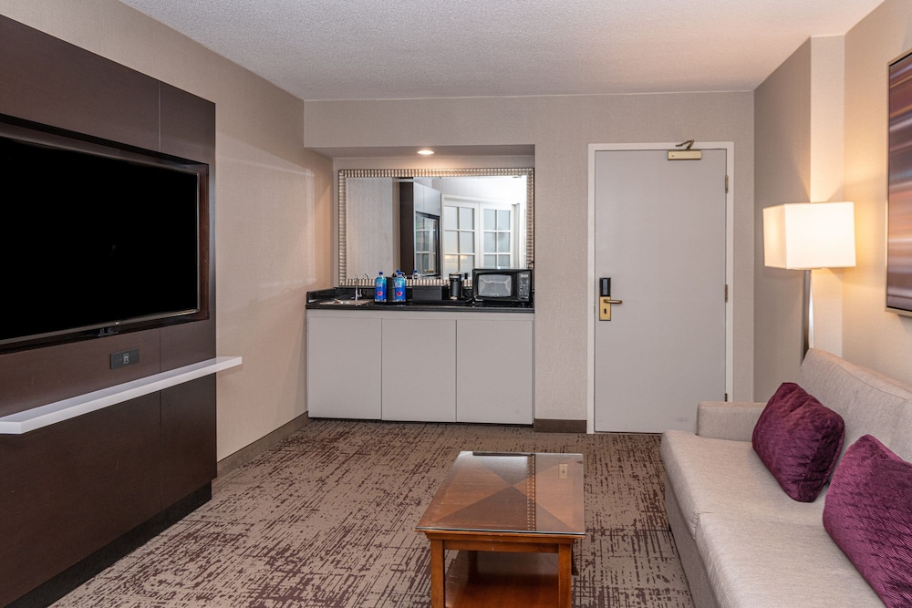 Suite, 1 Bedroom - Photo 9
