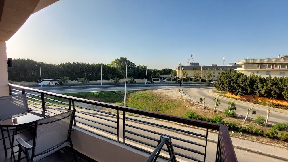 Luxury Apartment, 2 Bedrooms, Balcony, Garden View photo 2