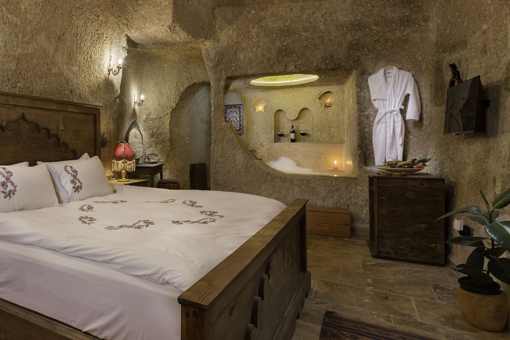 Superior Suite - Photo 2