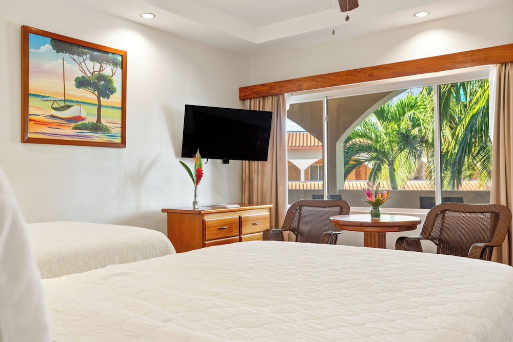Standard Room, 2 Double Beds - Photo 5
