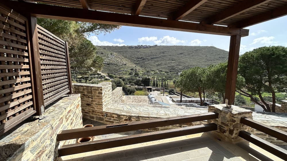 Deluxe Triple Room, Garden View photo 2