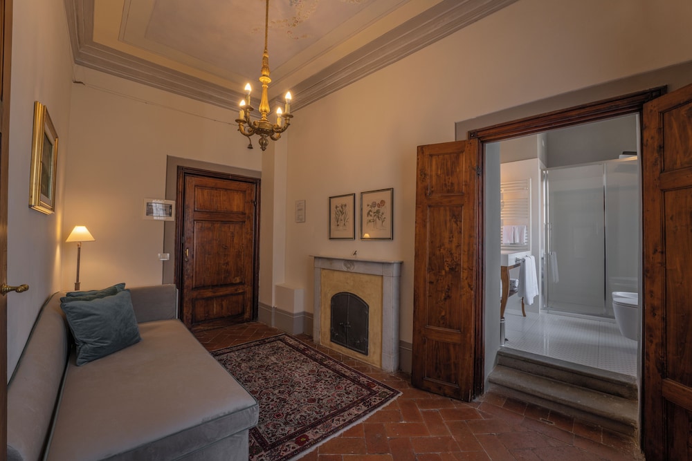 Deluxe Room - Photo 9