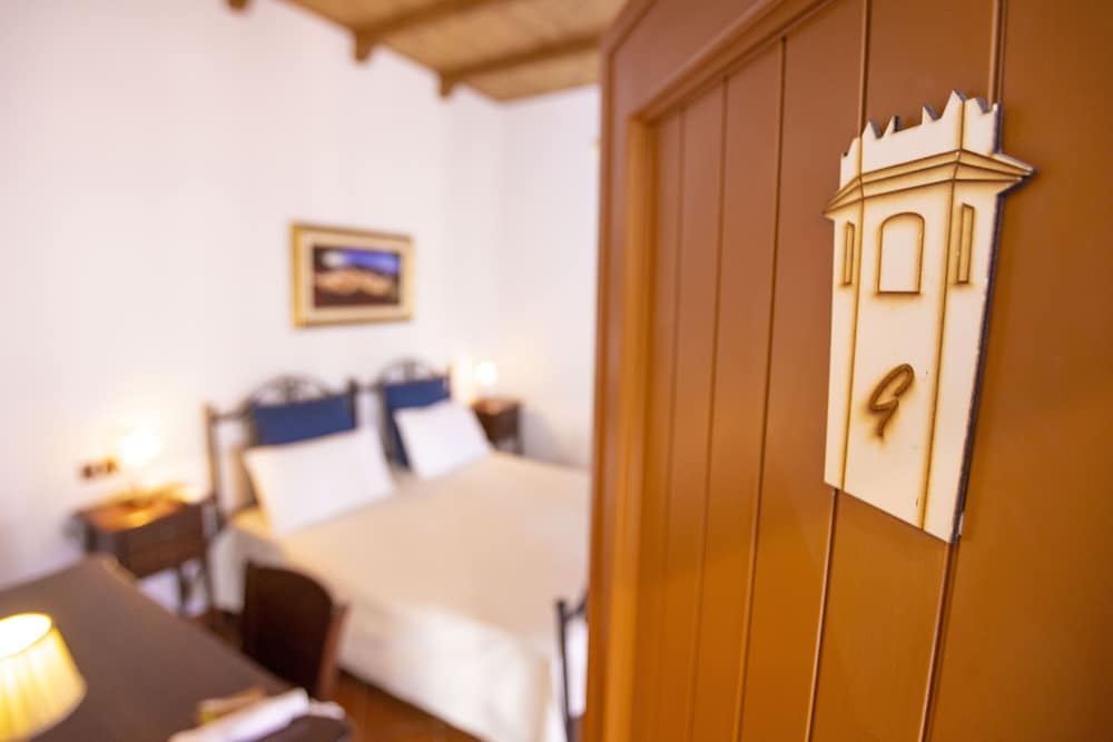 Standard Double Room, Private Bathroom, Courtyard View photo 1