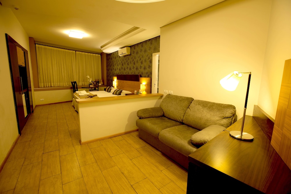 Executive Suite - Photo 7