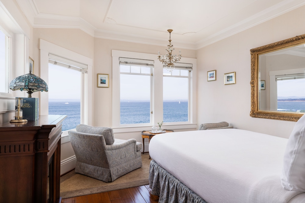 Deluxe Room, 1 Queen Bed, Fireplace, Ocean View