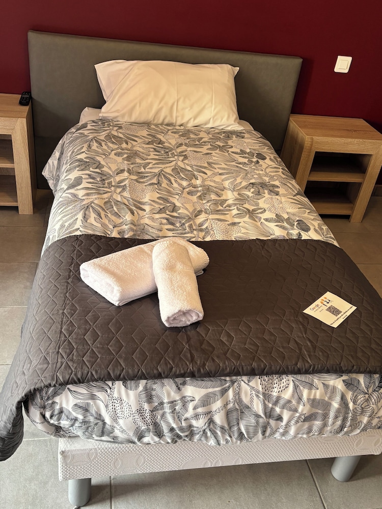 Twin bed room photo 3