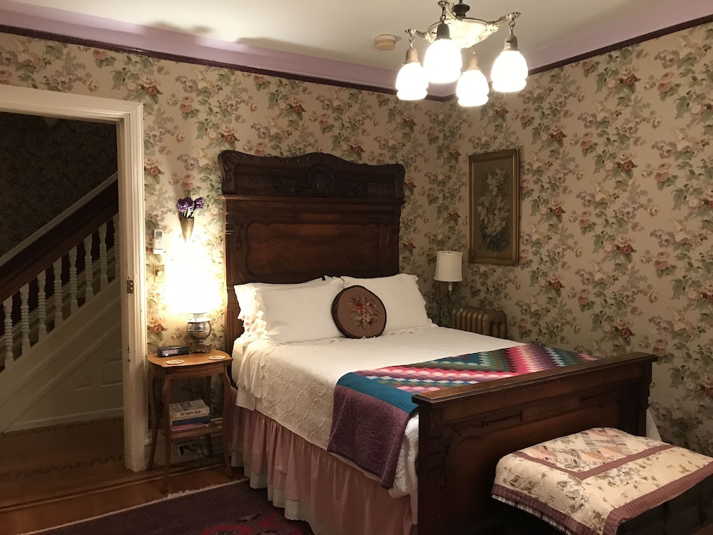Standard Room, 1 Queen Bed, Garden View