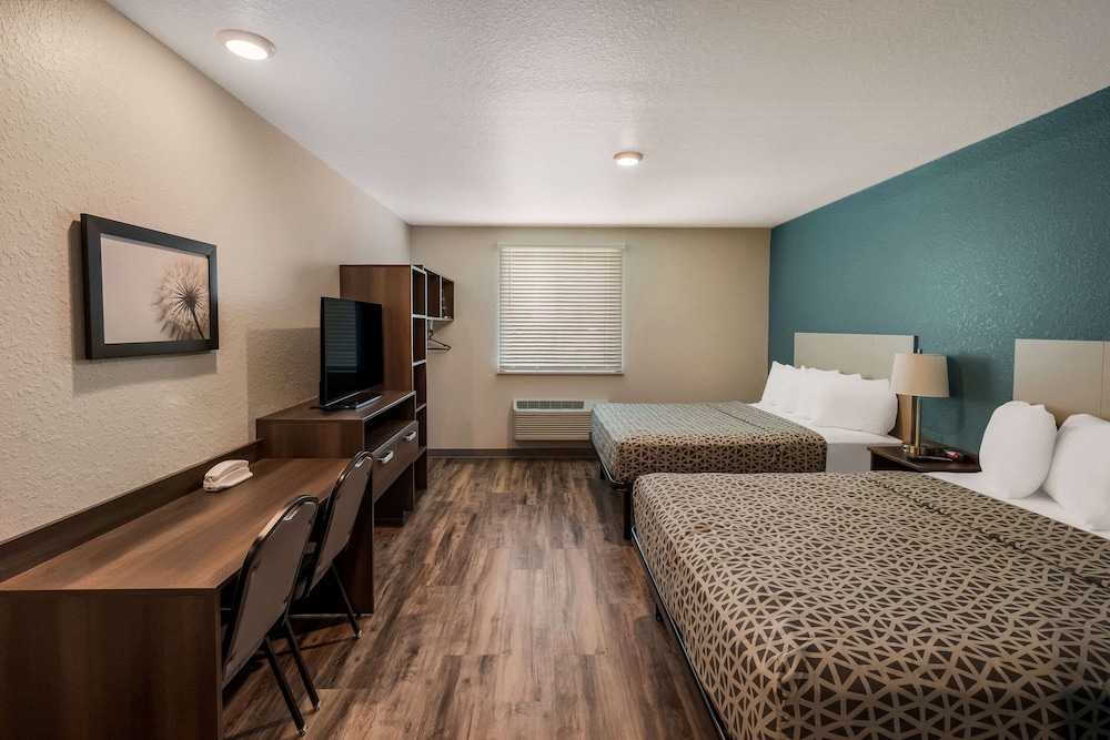 Suite, 2 Queen Beds, Non Smoking