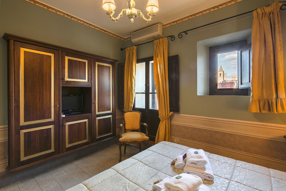 Panoramic Double Room, Balcony, City View photo 3