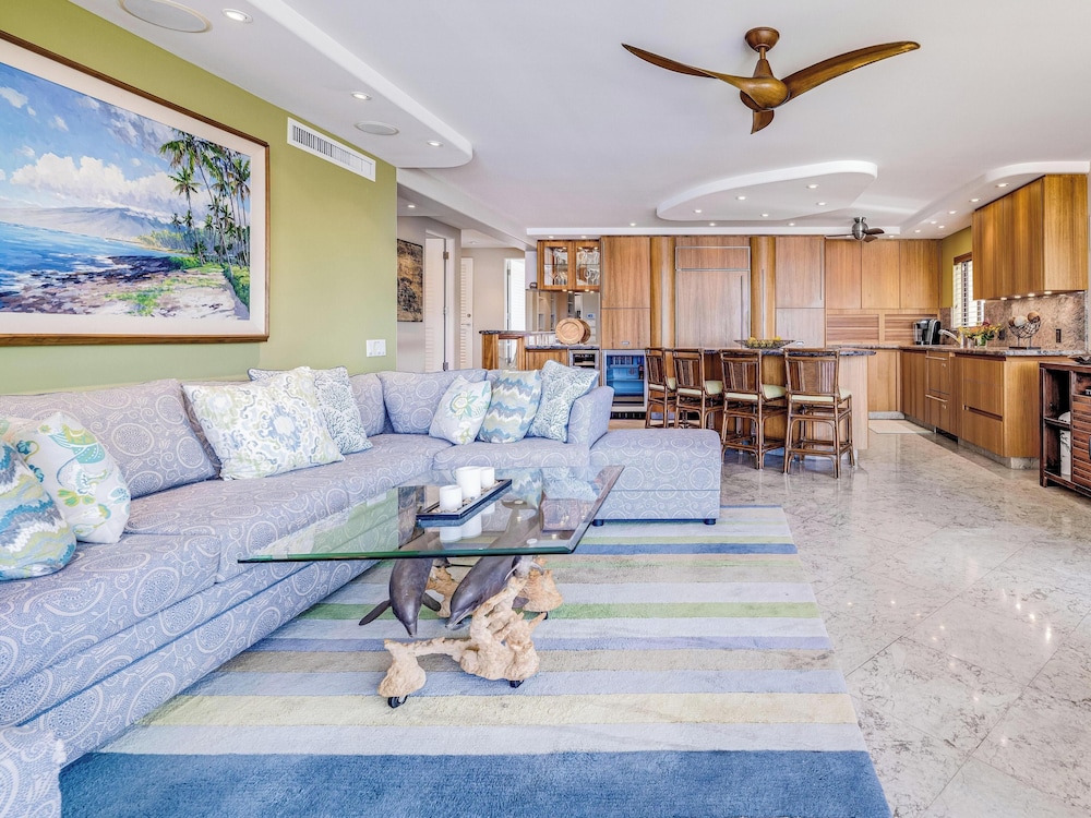 Condo, 2 Bedrooms, Oceanfront (301) photo 2