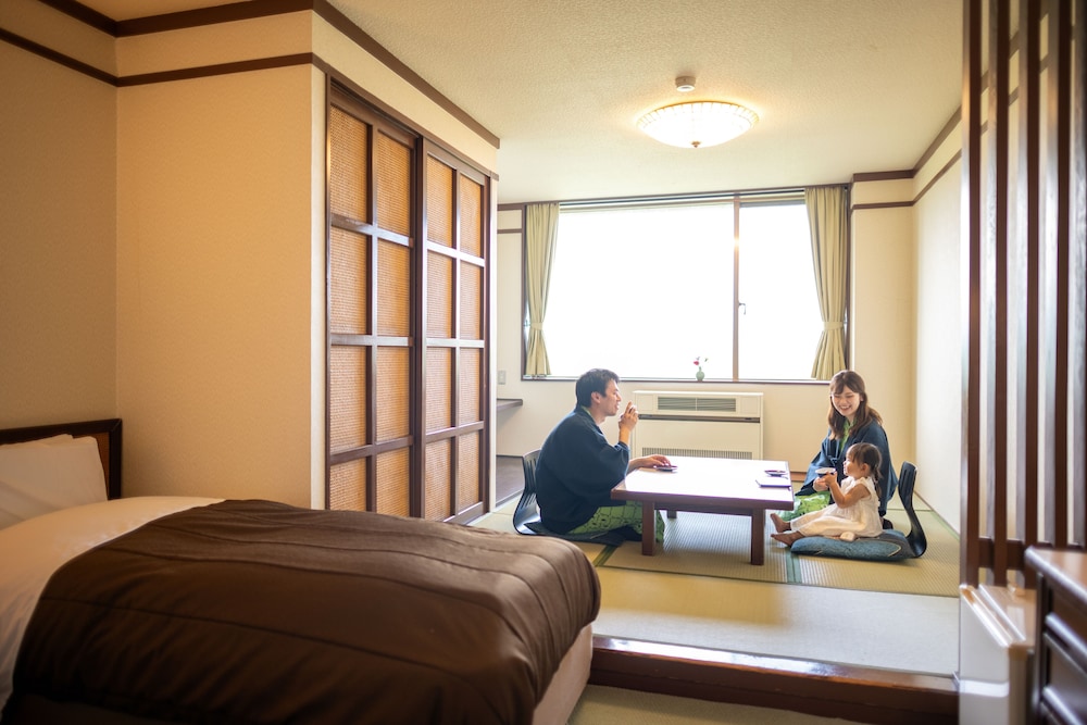 Japanese Western Style Room with Tatami area photo 3