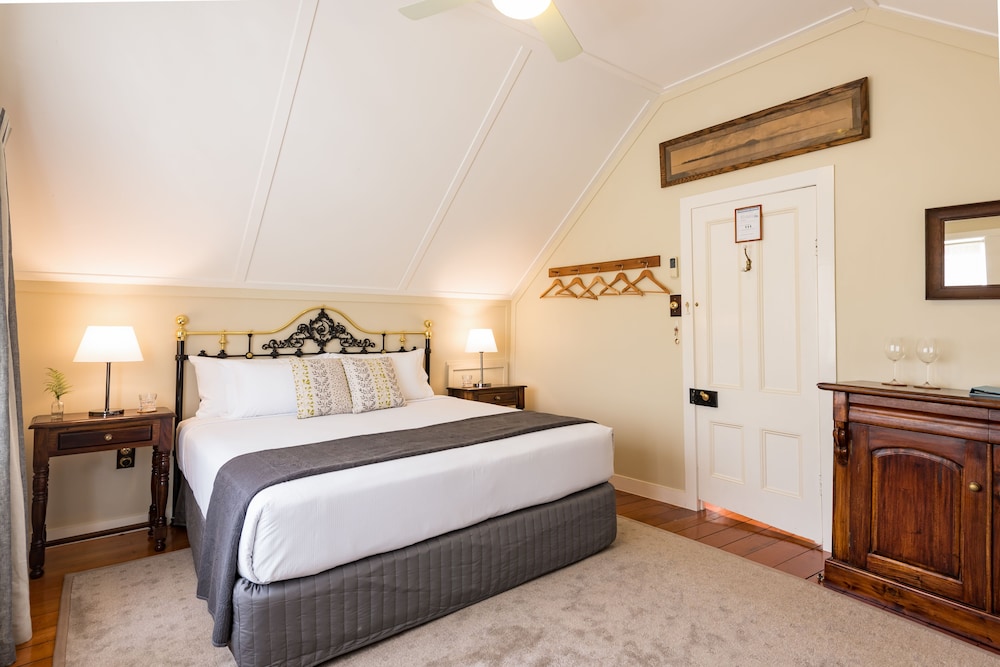 Superior Studio Suite, 1 King Bed, Non Smoking (Ranginui Rm 3) photo 2